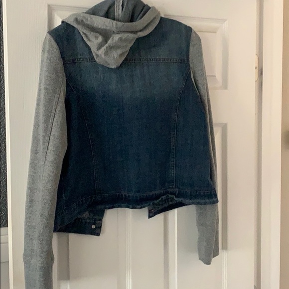 Jean jacket with terry cloth sleeves - Picture 2 of 3